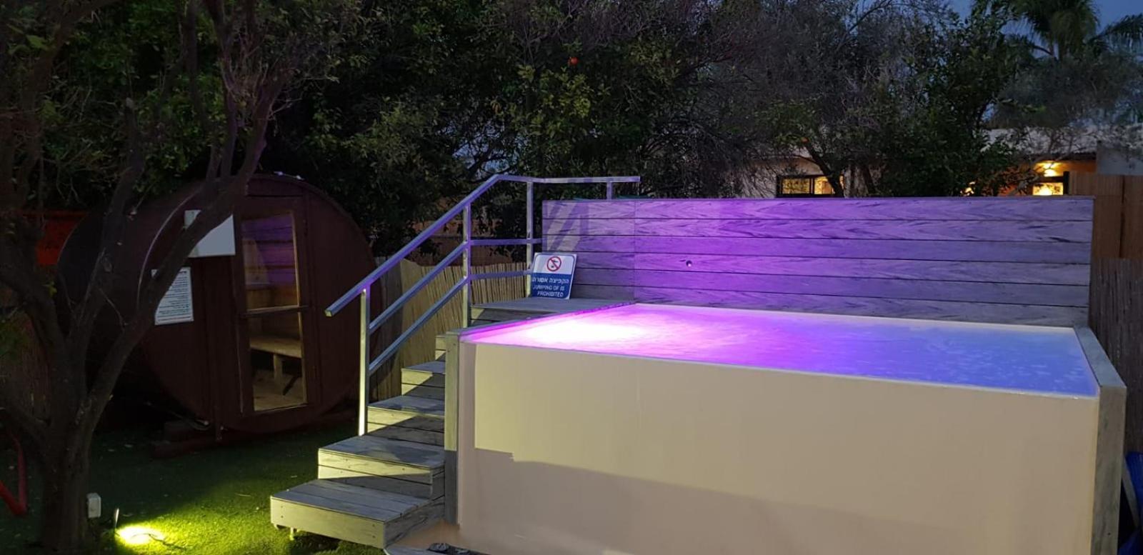 ביקתפוז וקלמנטינה- מתחם בקתות וסוויטות עם ג'קוזי פרטי ובריכה משותפת Hotel Liman Bagian luar foto
