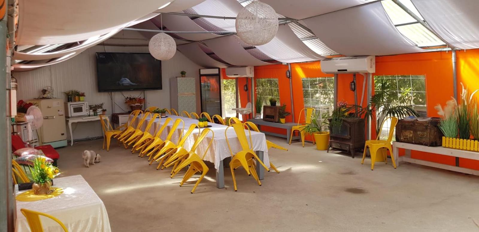 ביקתפוז וקלמנטינה- מתחם בקתות וסוויטות עם ג'קוזי פרטי ובריכה משותפת Hotel Liman Bagian luar foto