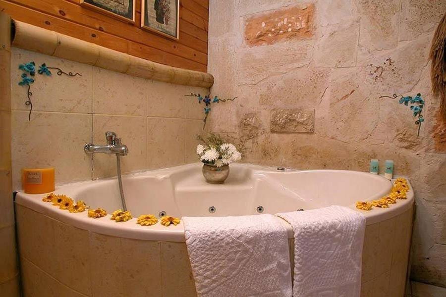ביקתפוז וקלמנטינה- מתחם בקתות וסוויטות עם ג'קוזי פרטי ובריכה משותפת Hotel Liman Bagian luar foto