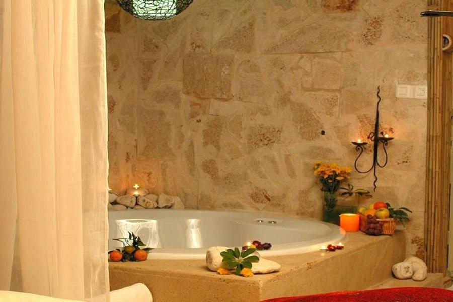 ביקתפוז וקלמנטינה- מתחם בקתות וסוויטות עם ג'קוזי פרטי ובריכה משותפת Hotel Liman Bagian luar foto